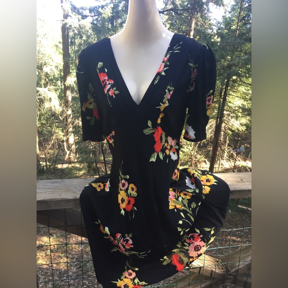 Free People black deep V front flowy jacquard ,floral puff sleeve - Picture 3 of 12